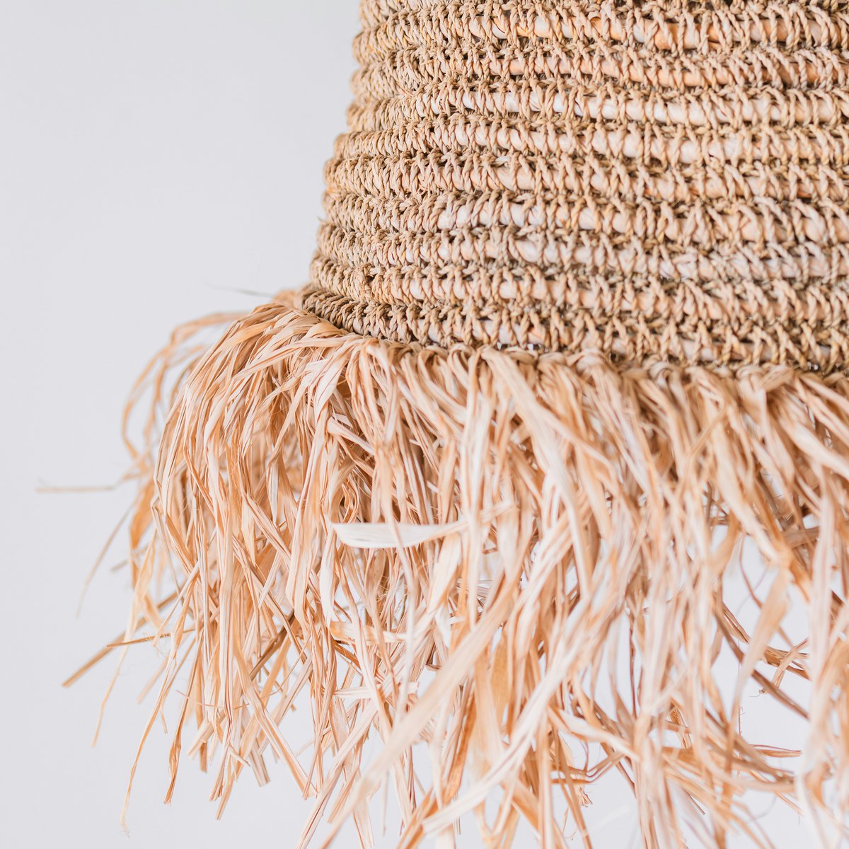 Abat-jour Raphia Boho – Lampe suspendue – Lampe suspendue – Plafonnier tissé à la main avec longues franges (3 tailles Ø 30/40/50 cm) KALIMA