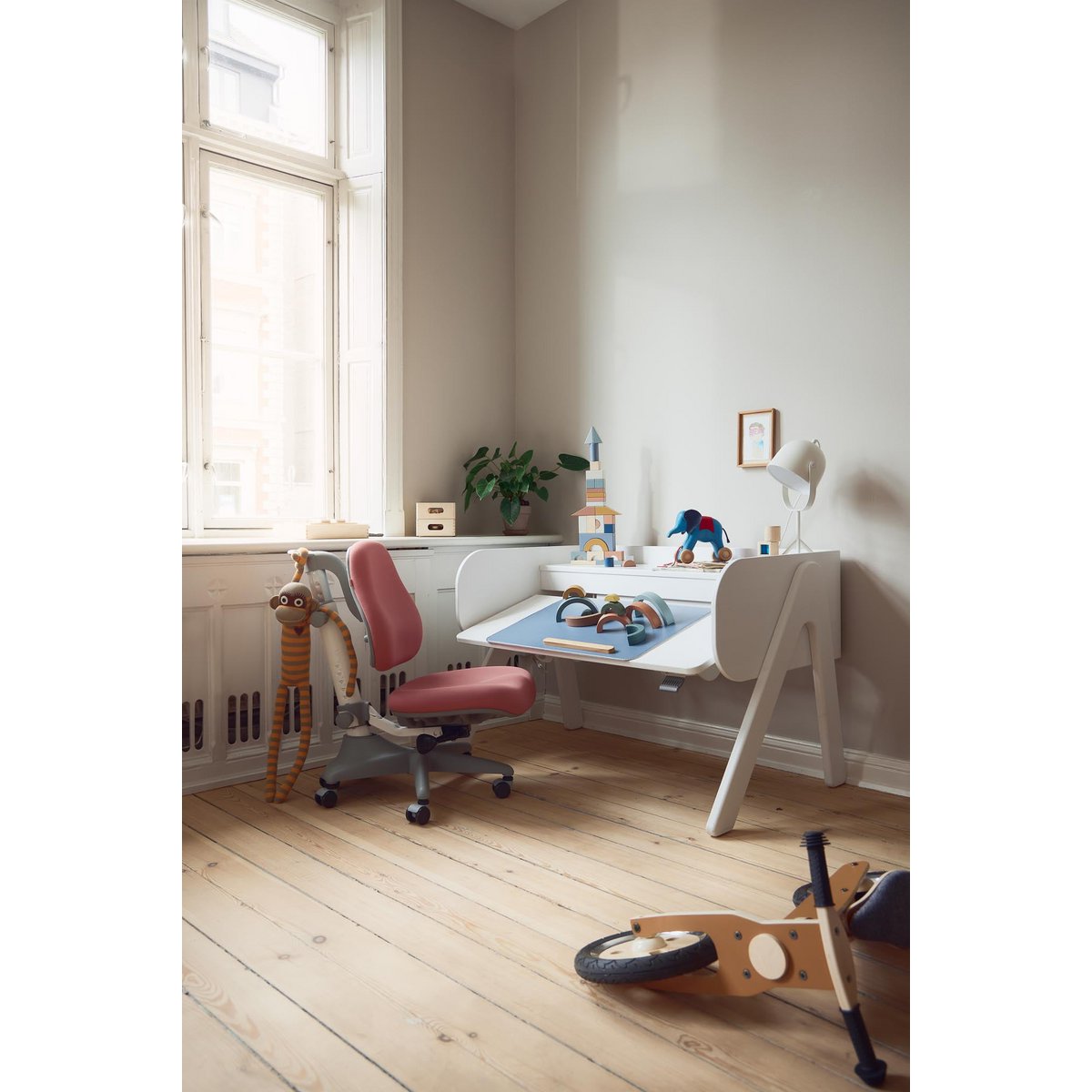 Bureau boisé, blanc