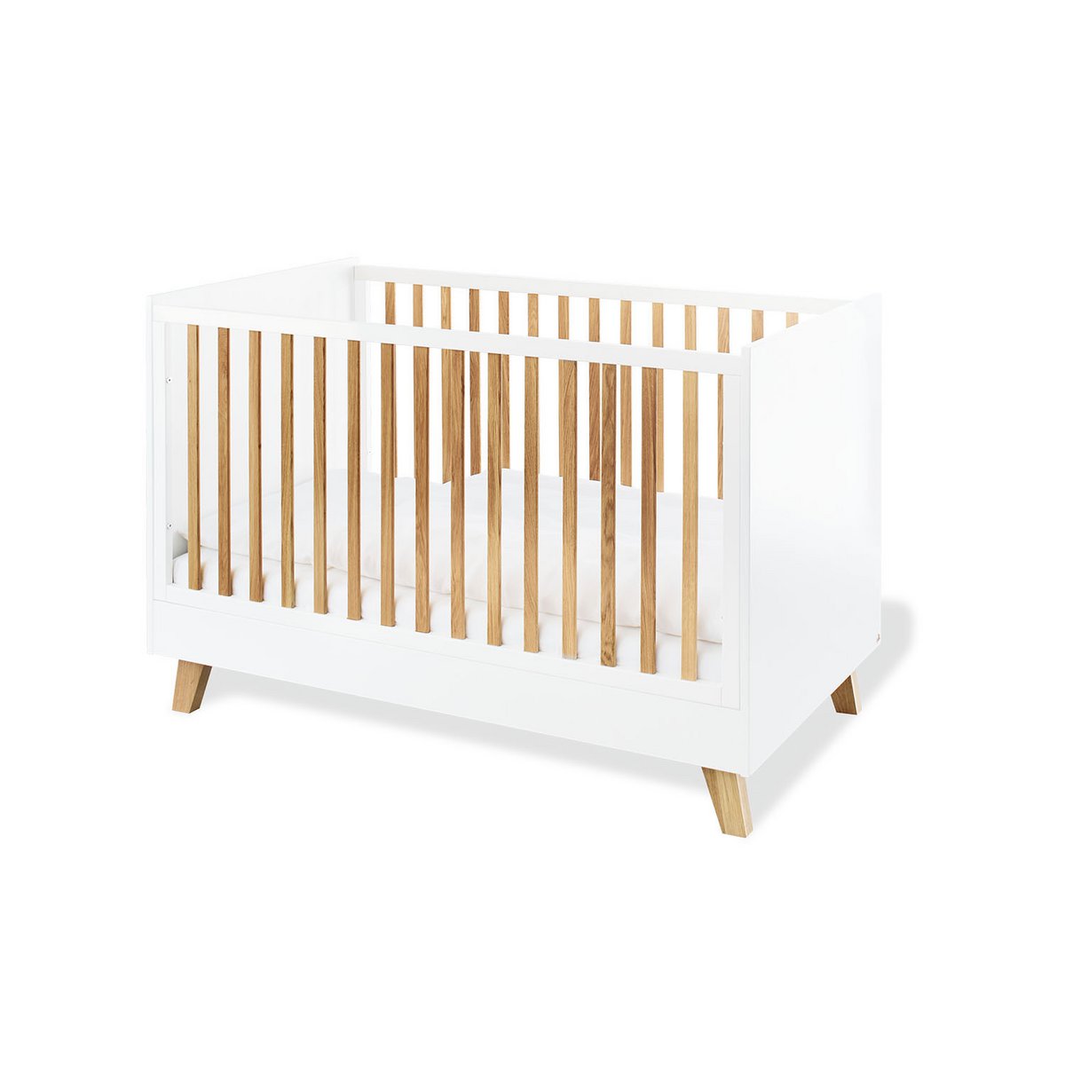 Nursery 'Pan' large large, incl. étagère
4 pièces : lit bébé, grand meuble à langer, grande penderie, étagère murale