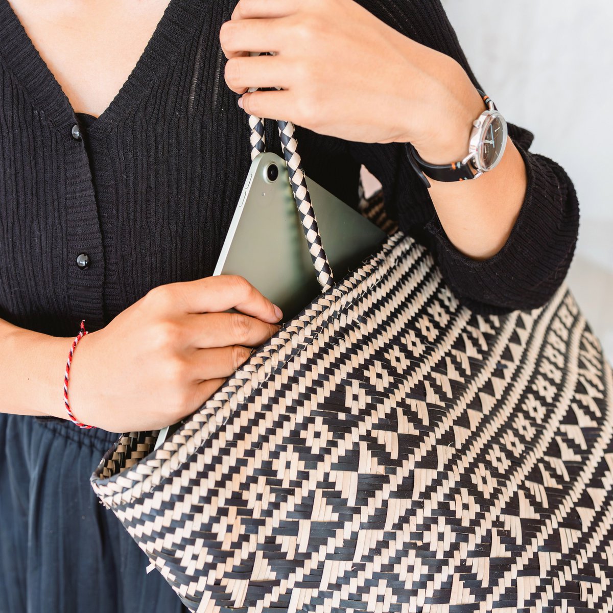 Sac fourre-tout Boho – Sac d’été en jonc de mer – Sac de plage à bandoulière – Sac naturel tissé – Grand sac de courses Boho KIDUL (noir)