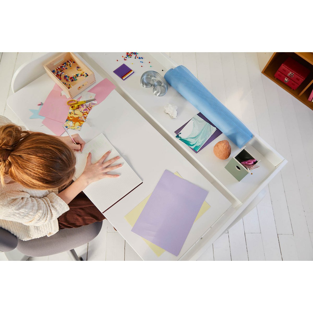 Bureau boisé, blanc
