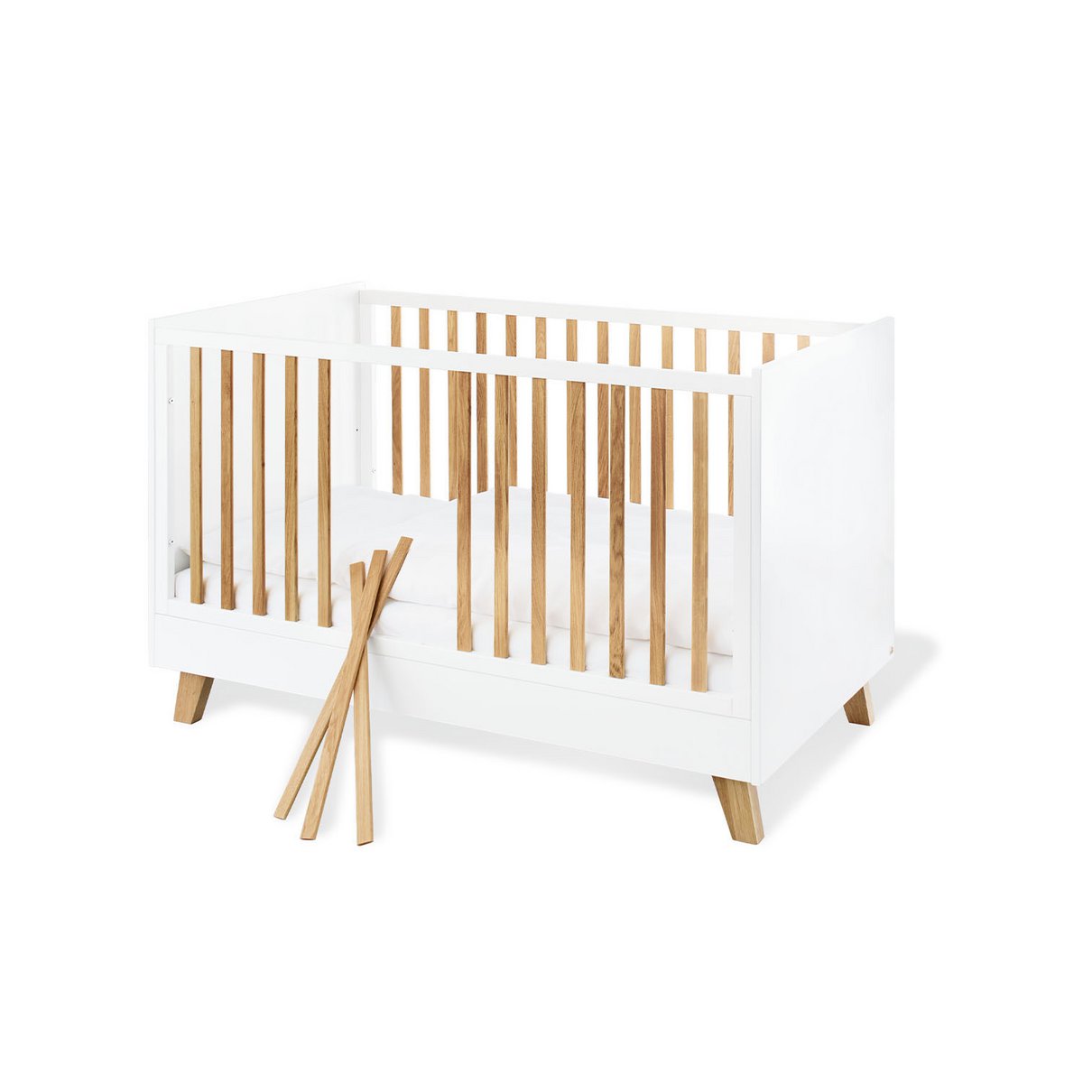 Nursery 'Pan' large large, incl. étagère
4 pièces : lit bébé, grand meuble à langer, grande penderie, étagère murale