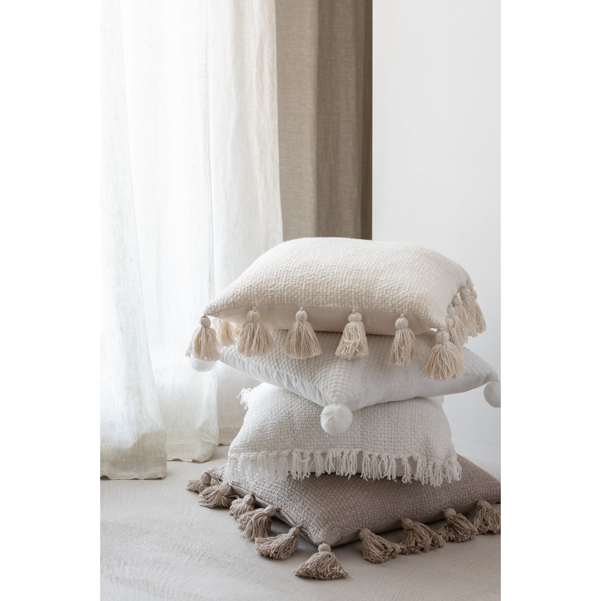 J-Line Coussin Tissé Pompons Coton Taupe