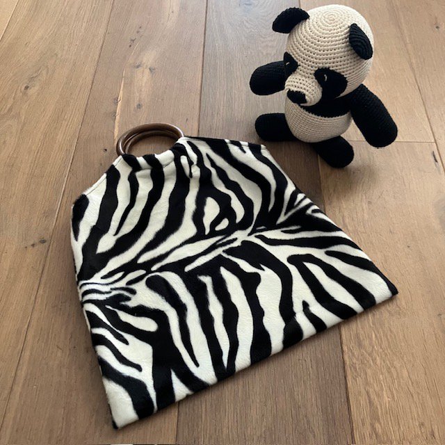 Sac Luna-Leena zèbre rayé noir/blanc - fausse fourrure - fait main au Népal