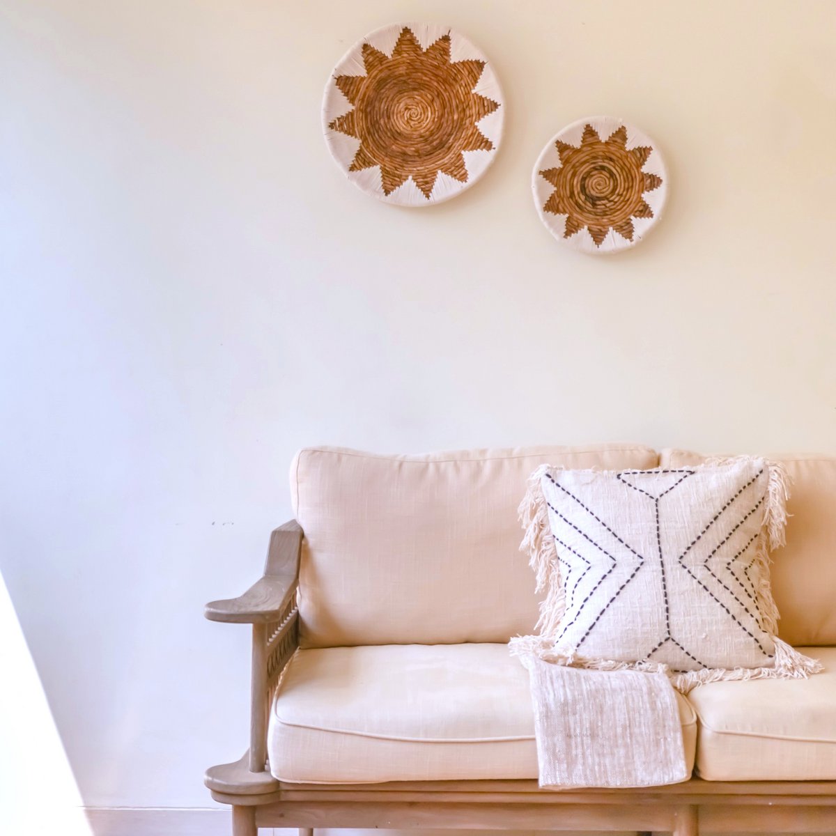 Panier Mural Rond Boho – Décoration Murale Tissée – Bol Décoratif – Plaque Murale Tissée avec Motif Étoile Brodé ADARI (2 tailles, Ø30/40 cm)