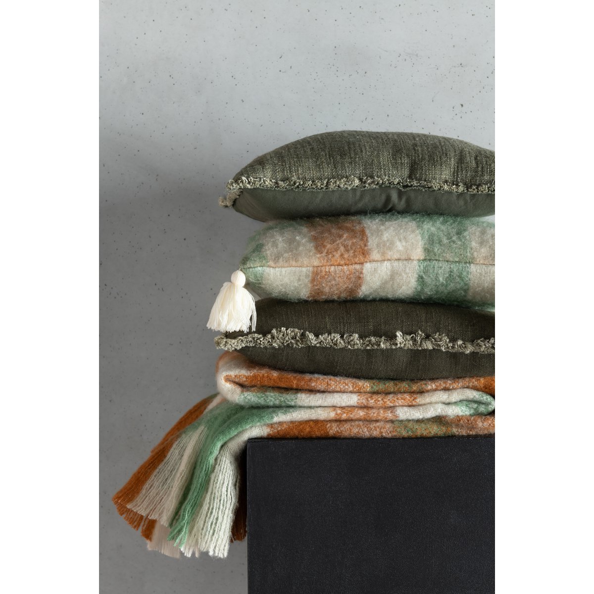 Coussin J-Line Bords Effilochés Polyester/Coton Vert Foncé