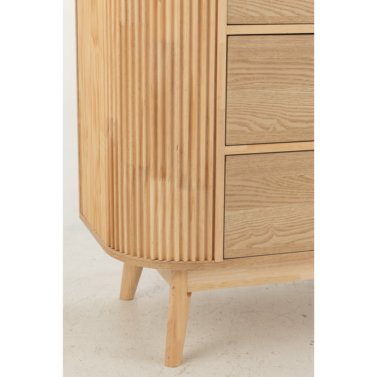 Armoire en j-line autour de mdf / denenhout naturel grand
