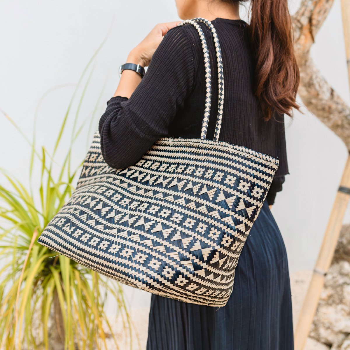 Sac fourre-tout Boho – Sac d’été en jonc de mer – Sac de plage à bandoulière – Sac naturel tissé – Grand sac de courses Boho KIDUL (noir)