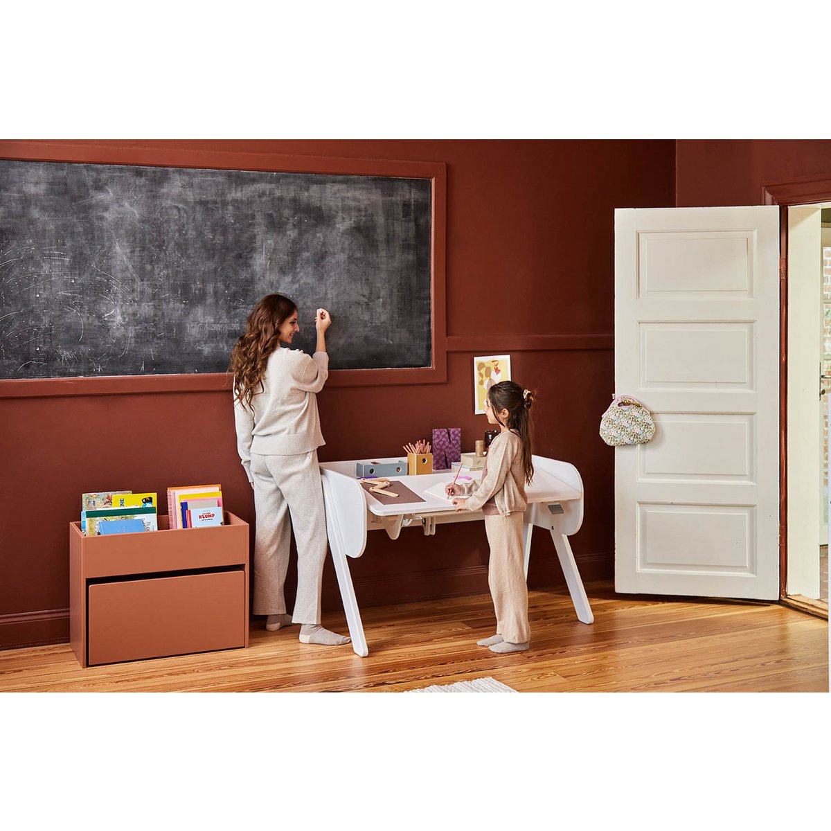 Bureau boisé, blanc