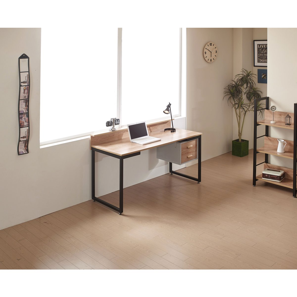 Bureau 140x60 cm