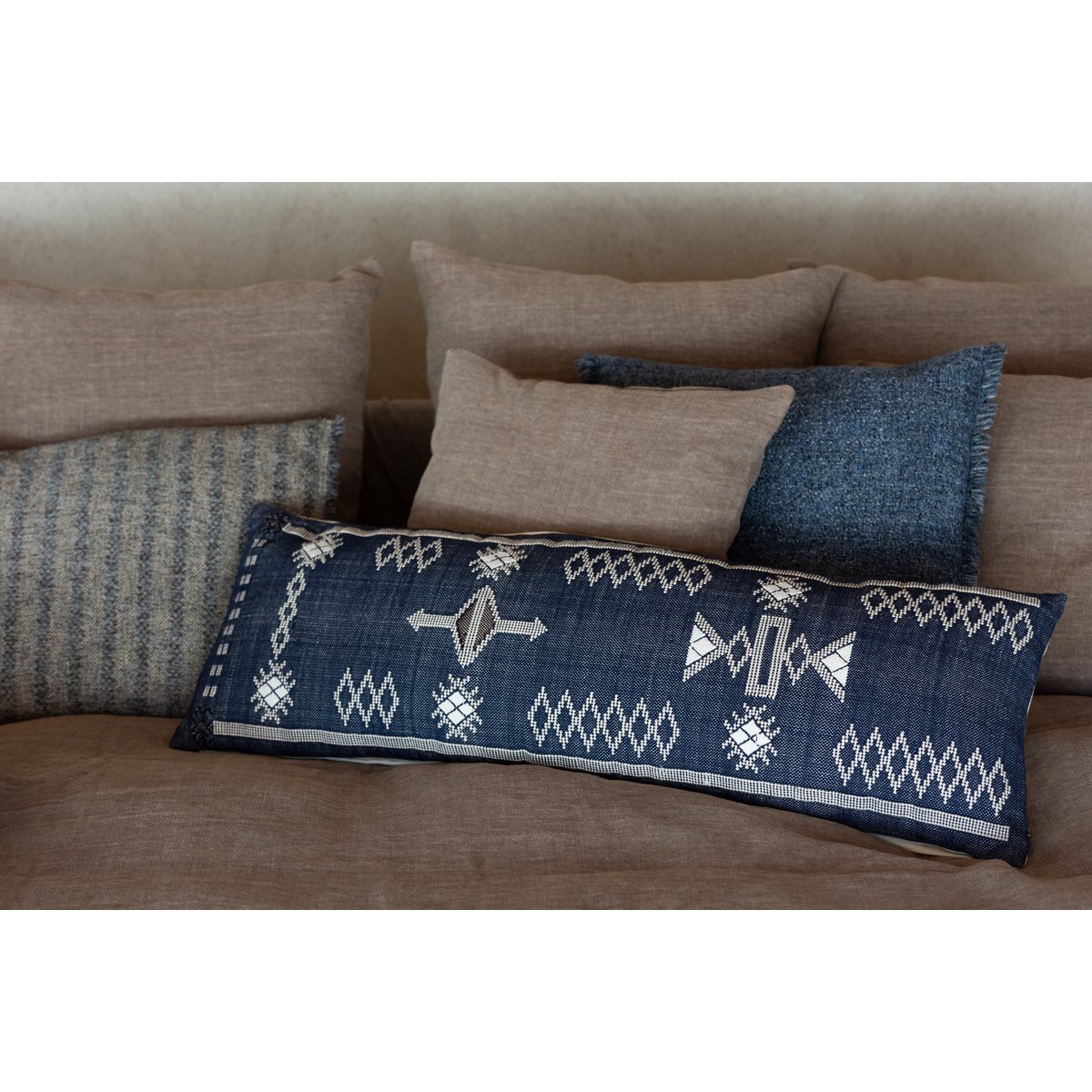 J-Line Coussin Rectangle Motifs Ethniques Coton Bleu Foncé/Blanc