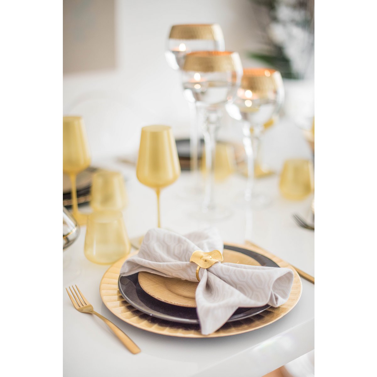 MENAGERE 24 PIECES DORE