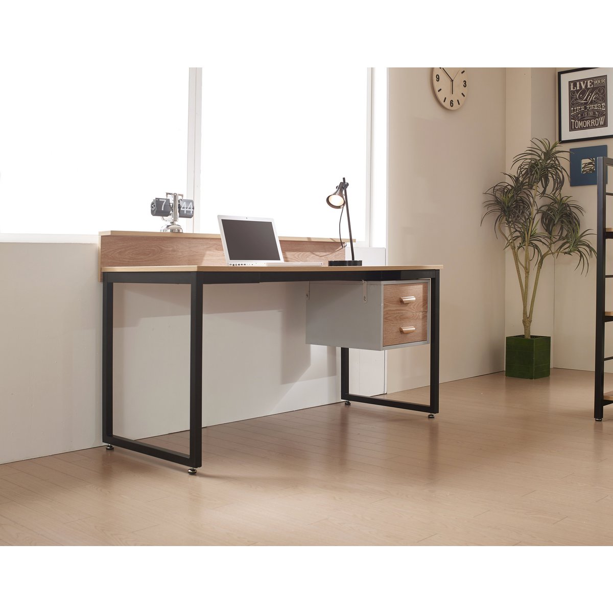 Bureau 140x60 cm