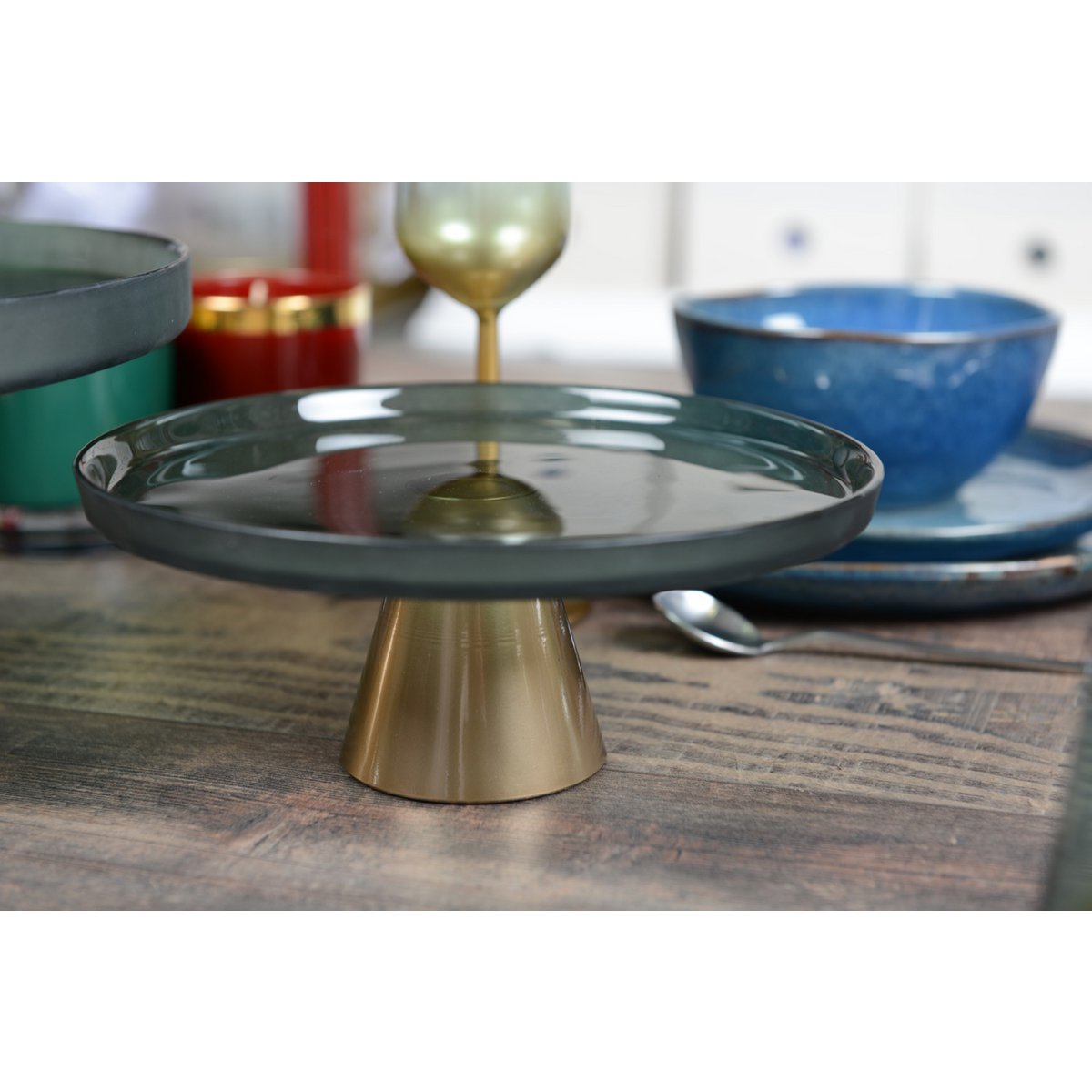 PLATEAU VERT SUR PIED DORE 28CM