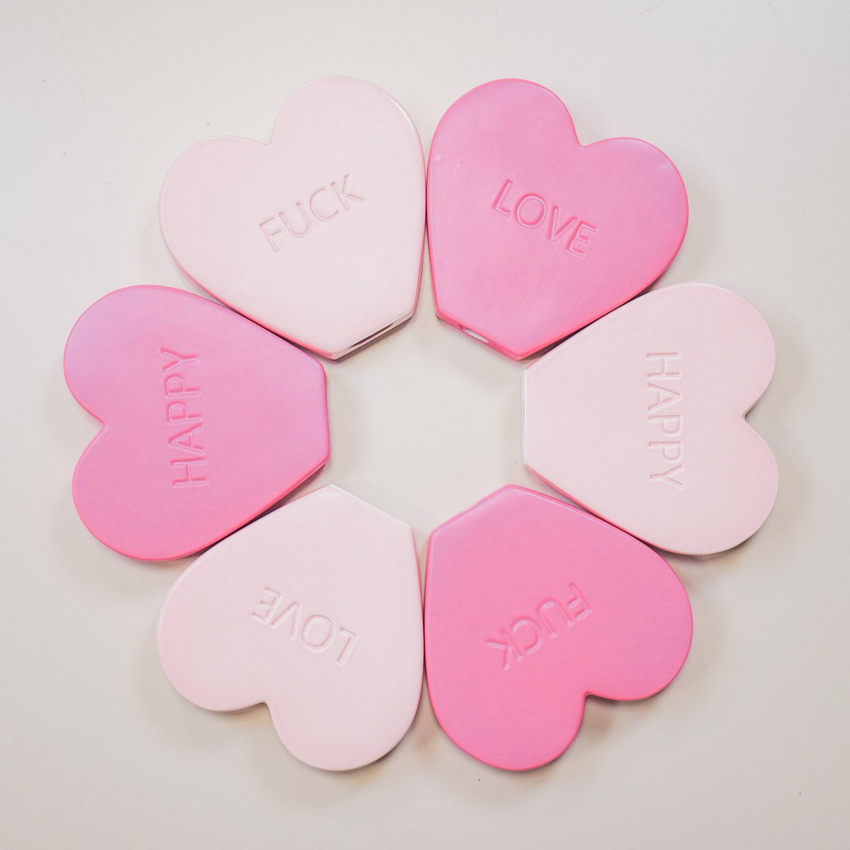 Ornement- Candy Heart 'FUCK'- Rose Fluo- 20x4x18,5cm