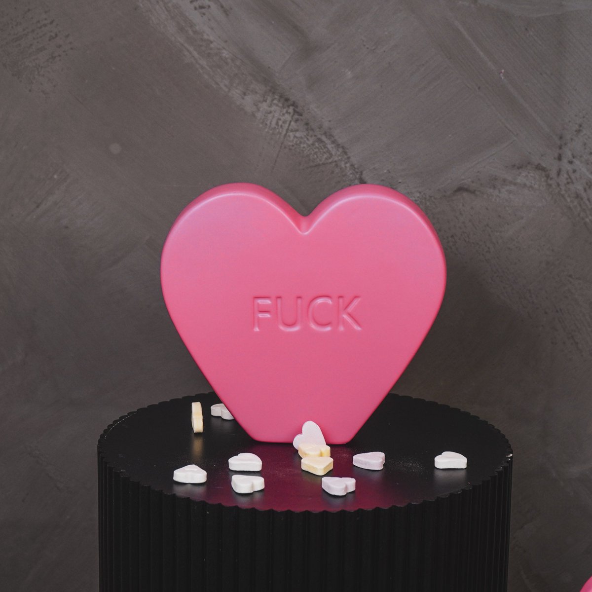 Ornement- Candy Heart 'FUCK'- Rose Fluo- 20x4x18,5cm
