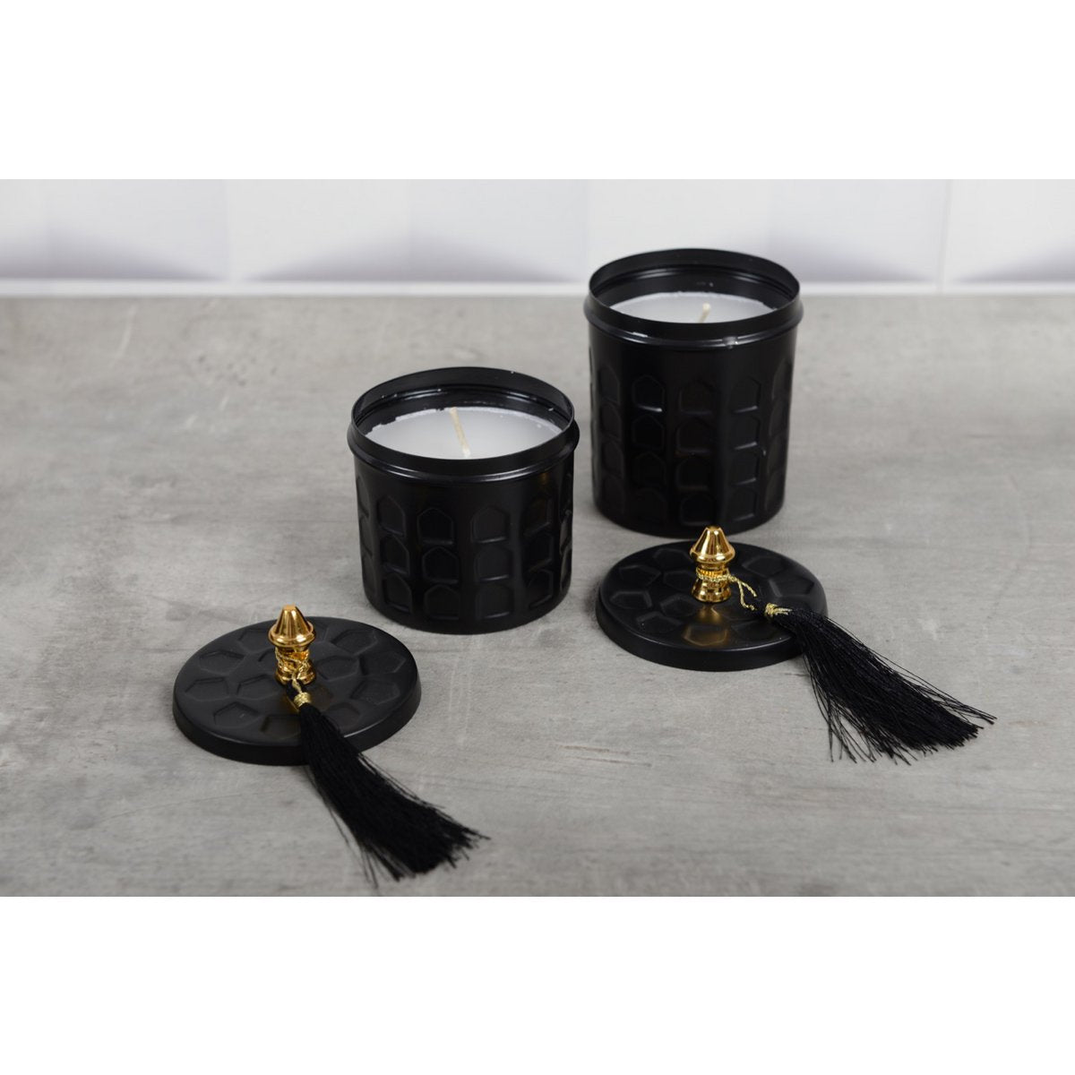 BOUGIE EN BOITE NOIRE MAT PARFUM VANILLE 8*12CM