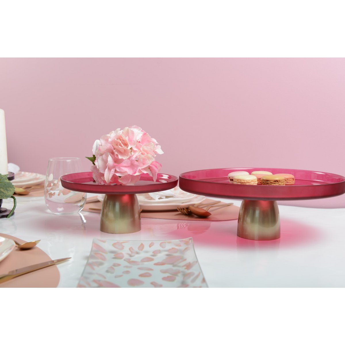 PLATEAU FRAMBOISE SUR PIED DORE 28CM