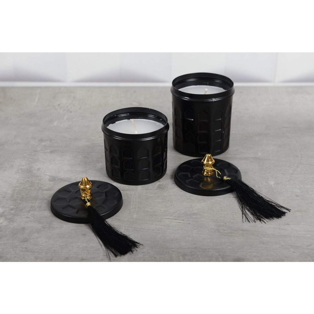 BOUGIE EN BOITE NOIRE MAT PARFUM VANILLE 8*12CM