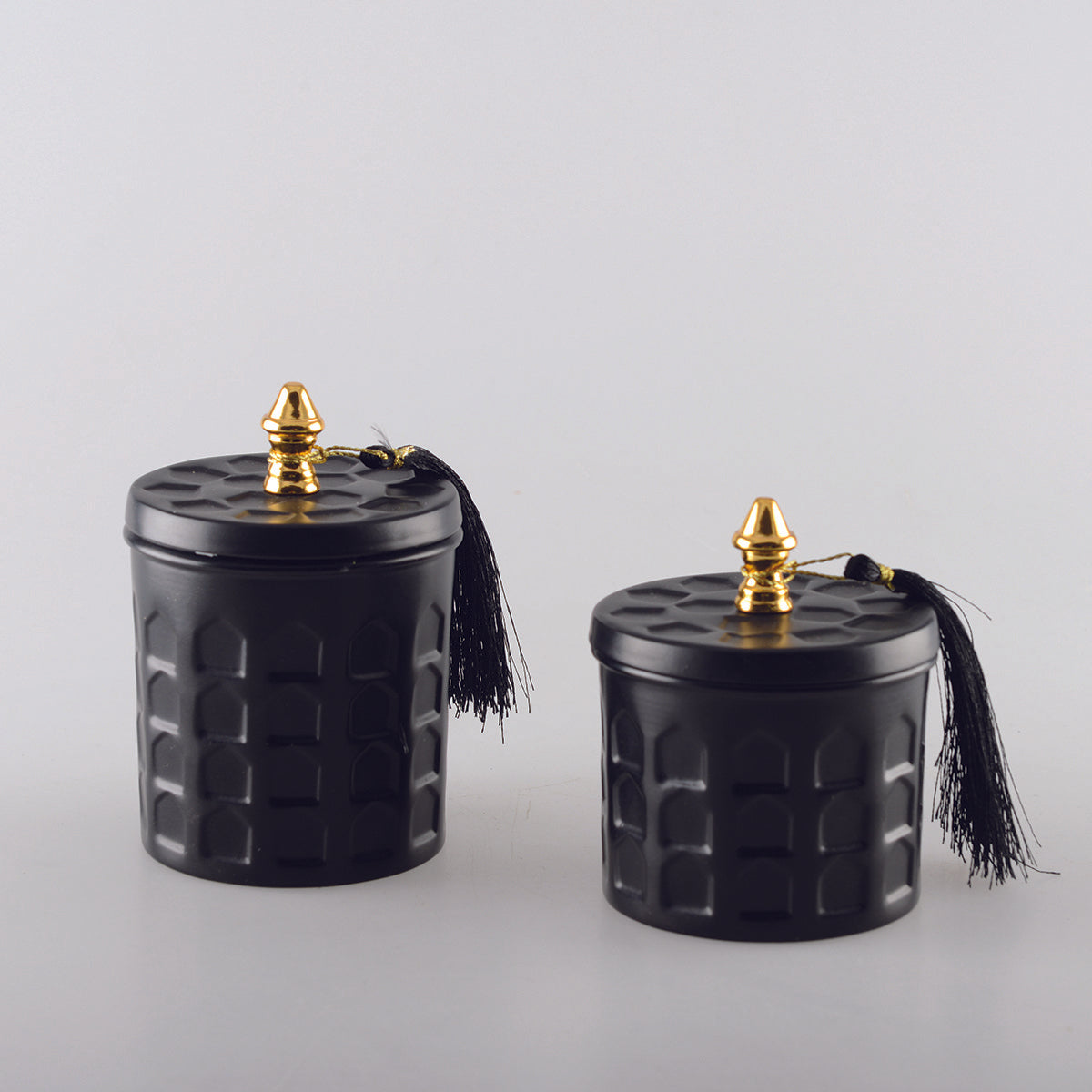 BOUGIE EN BOITE NOIRE MAT PARFUM VANILLE 8*12CM