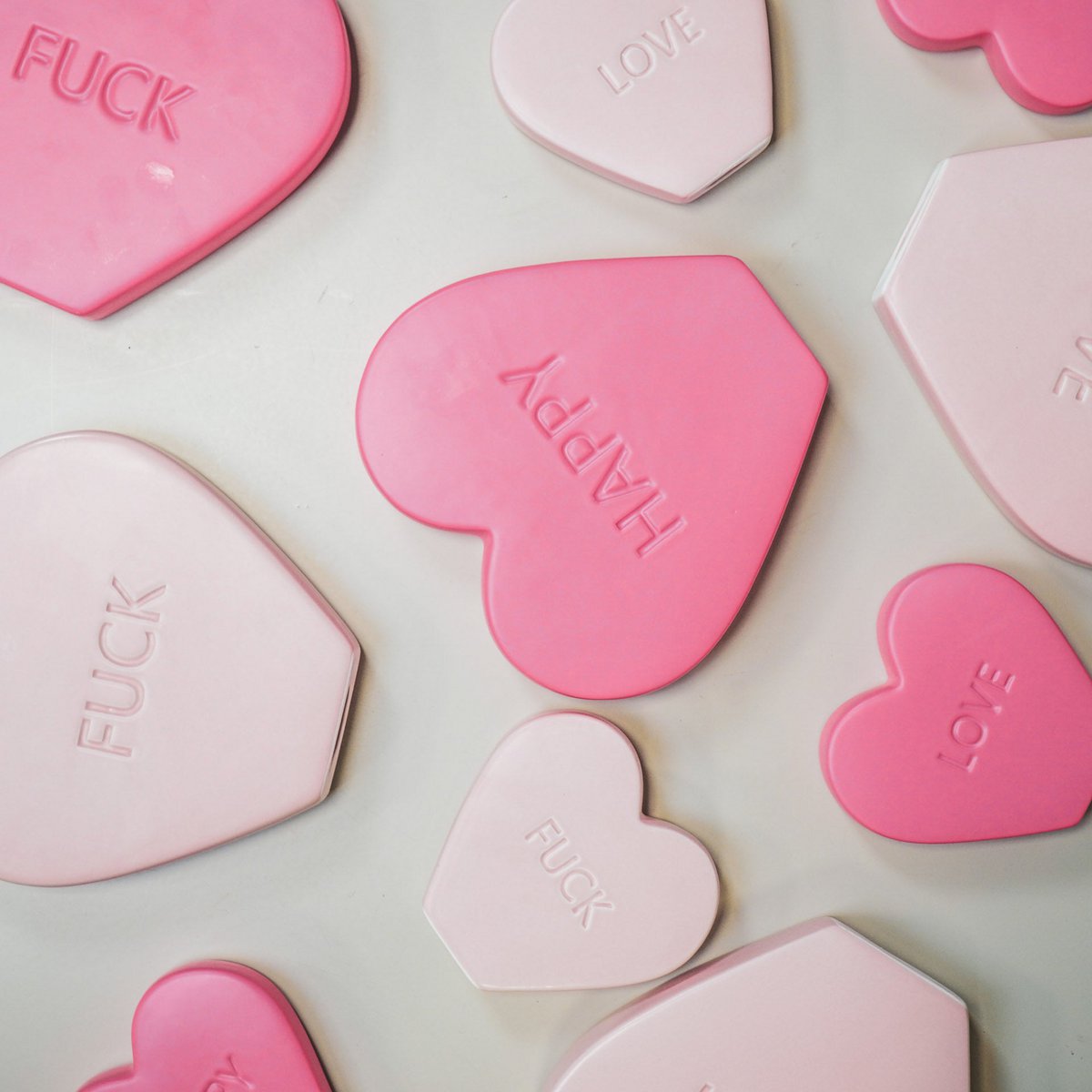 Ornement- Candy Heart 'FUCK'- Rose Fluo- 20x4x18,5cm