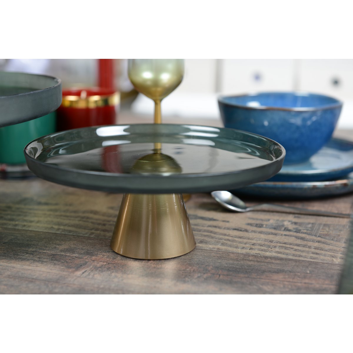 PLATEAU VERT SUR PIED DORE 28CM